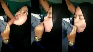 Bokep Indo Hijabers Ketagihan Peju Sepong Kontol WOT poster